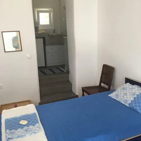 Katina's Garden Apartment *