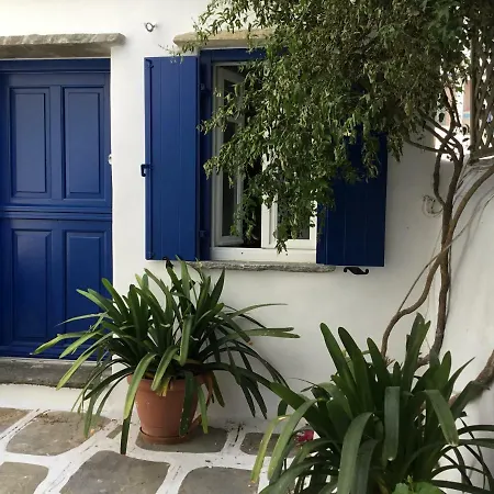 Katina's Garden Apartment *